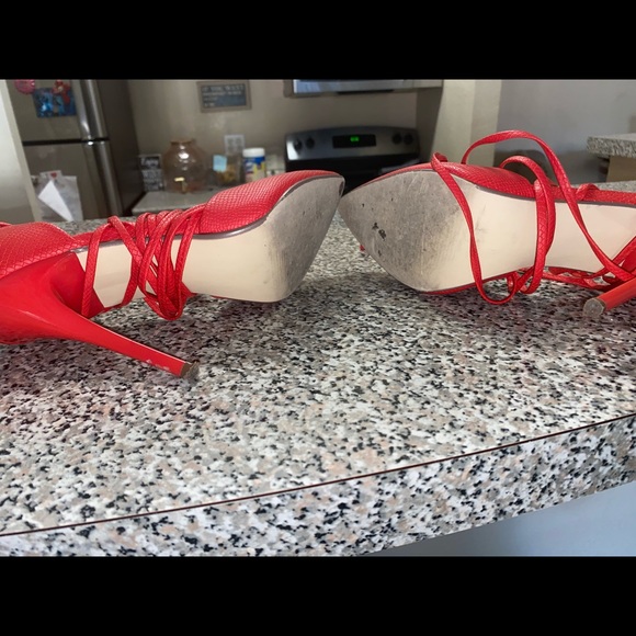 Just Fab Red pump with tassel straps - Picture 6 of 7